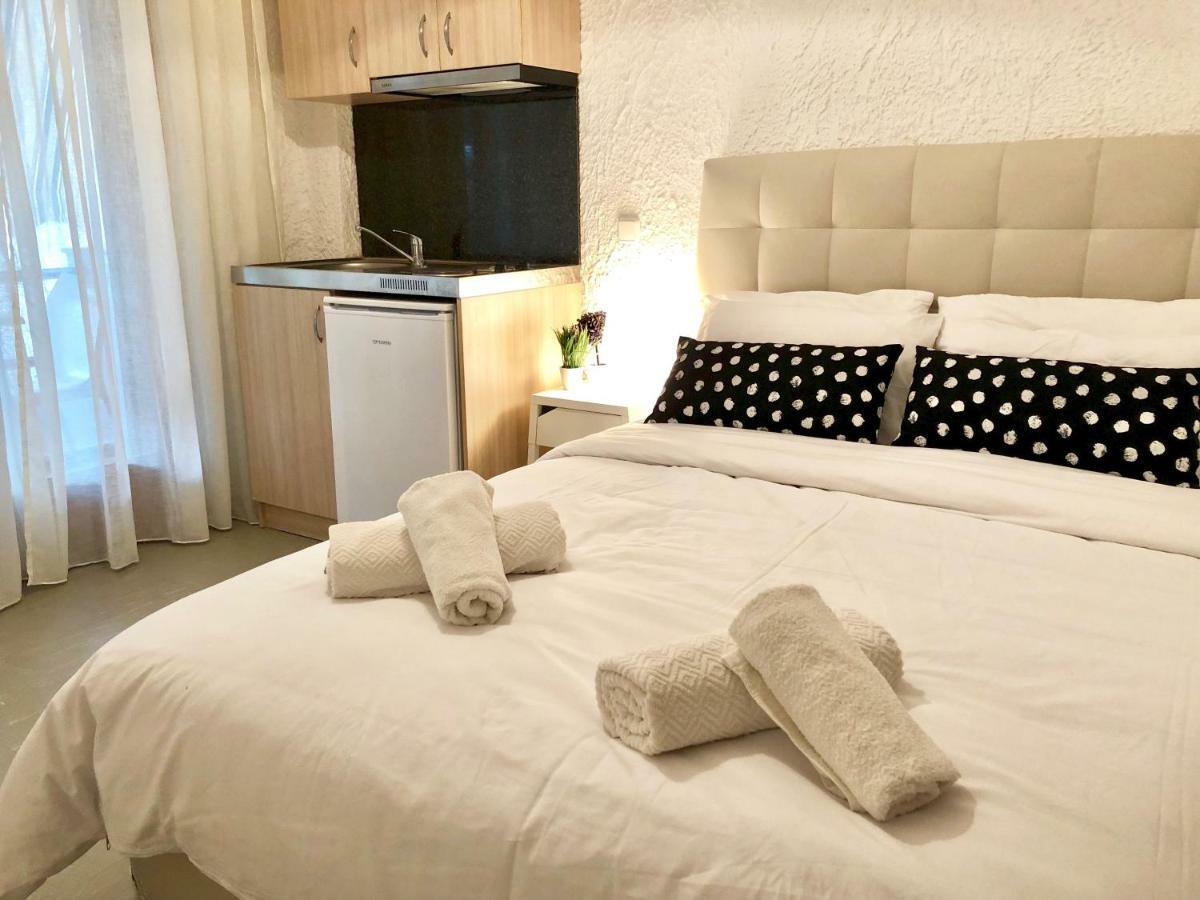 Katerina Apartments Néos Pírgos エクステリア 写真